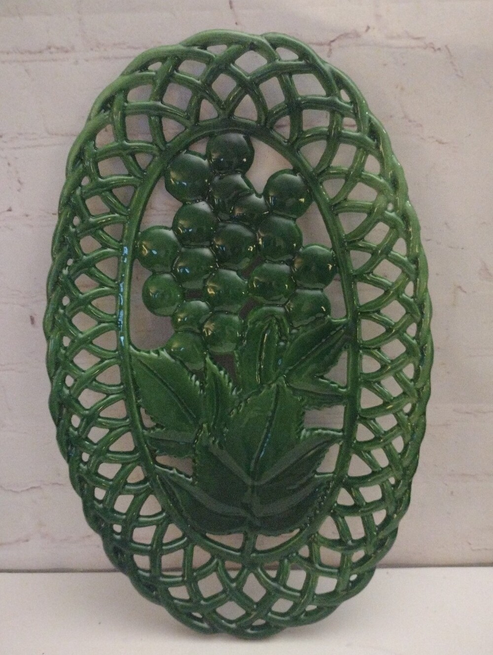 VTG Large Green Enameled Cast Iron Trivet Hot Plate Lattice Edge Grape Vine 15"
